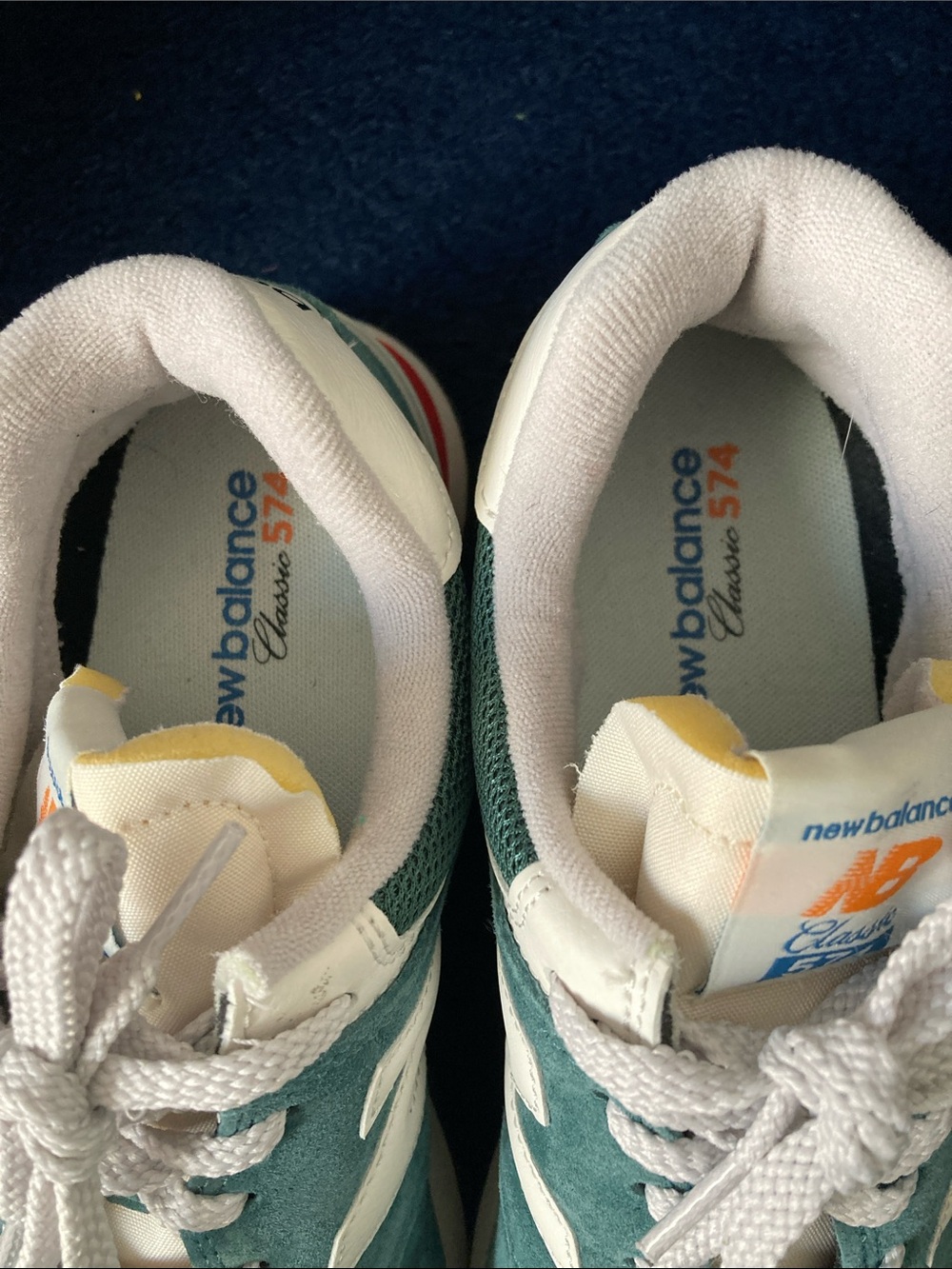 New Balance 574 Teal & White Running Shoes with Coral Accent. Unisex W/10.5 M/9 - Picture 6 of 8